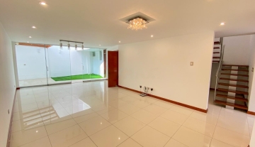 Dpto. Duplex Estreno, 1er/2do Piso, Alt. Cdra. 6 Av. Melgarejo, Urb. Sta. Patricia