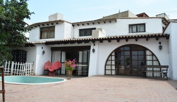 Amplia Casa Estilo Español (Para Remodelar)